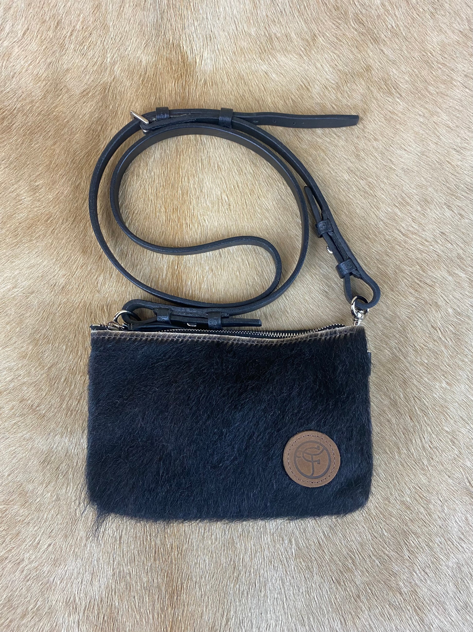 9 Hands Crossbody 019