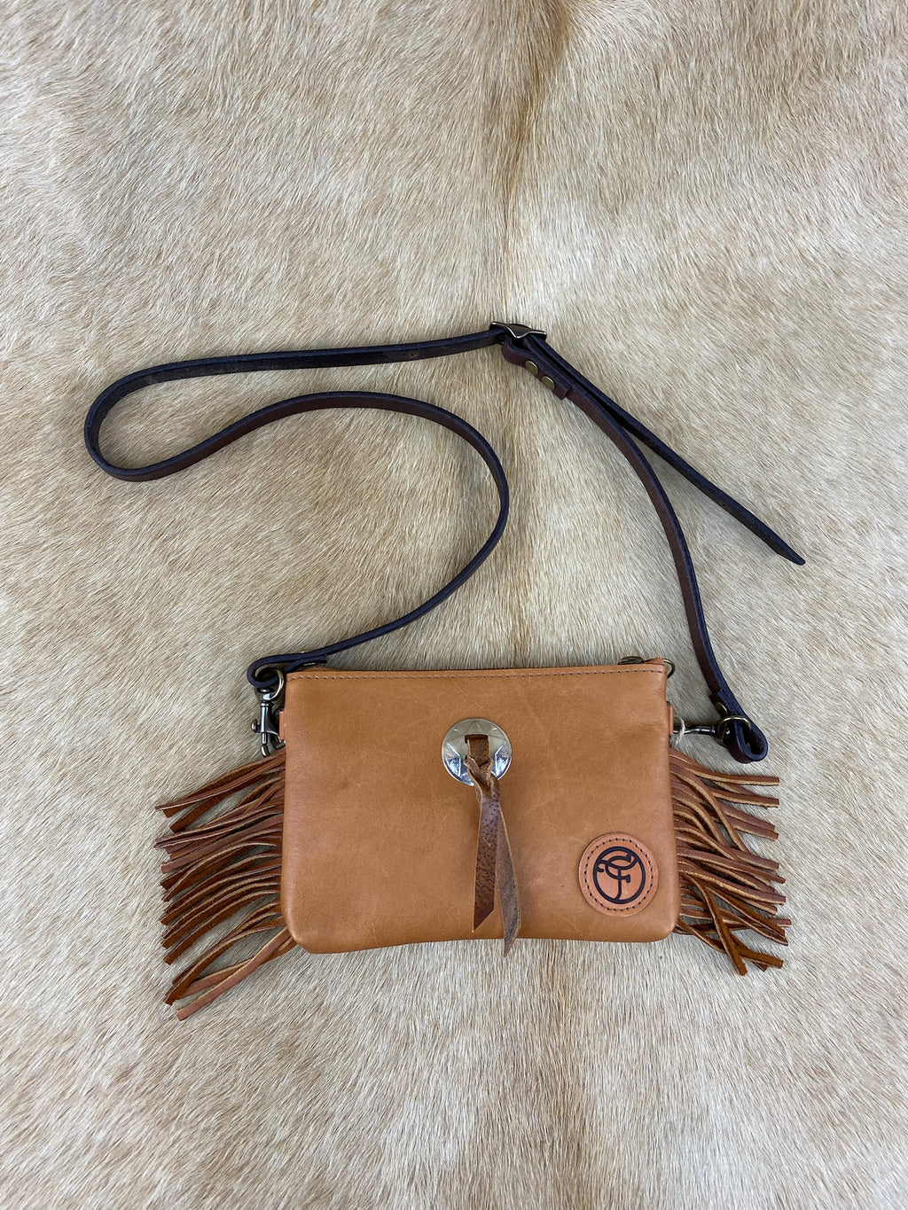 9 Hands Crossbody w/fringe & conchos 003