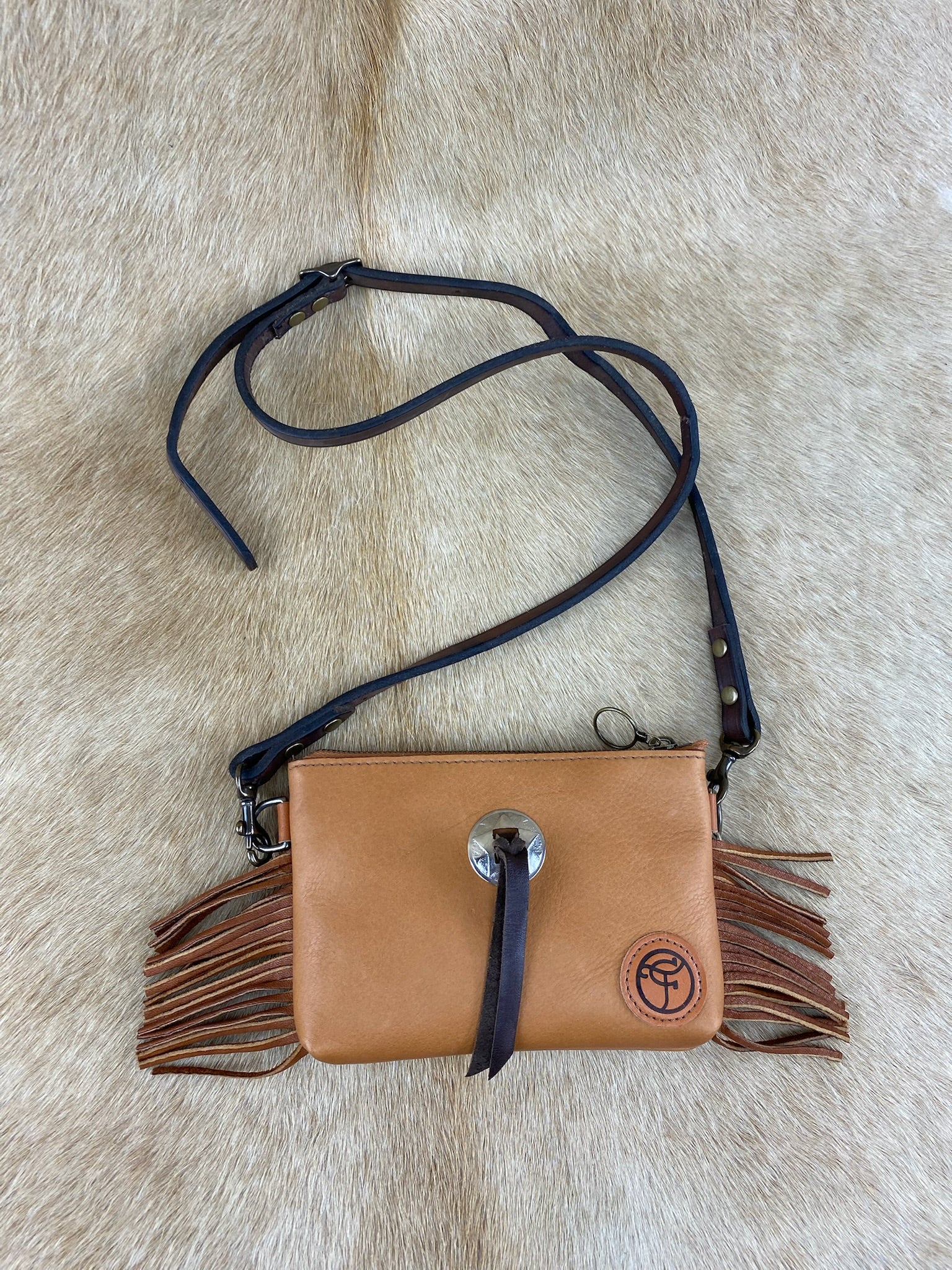 9 Hands Crossbody w/fringe & conchos 004