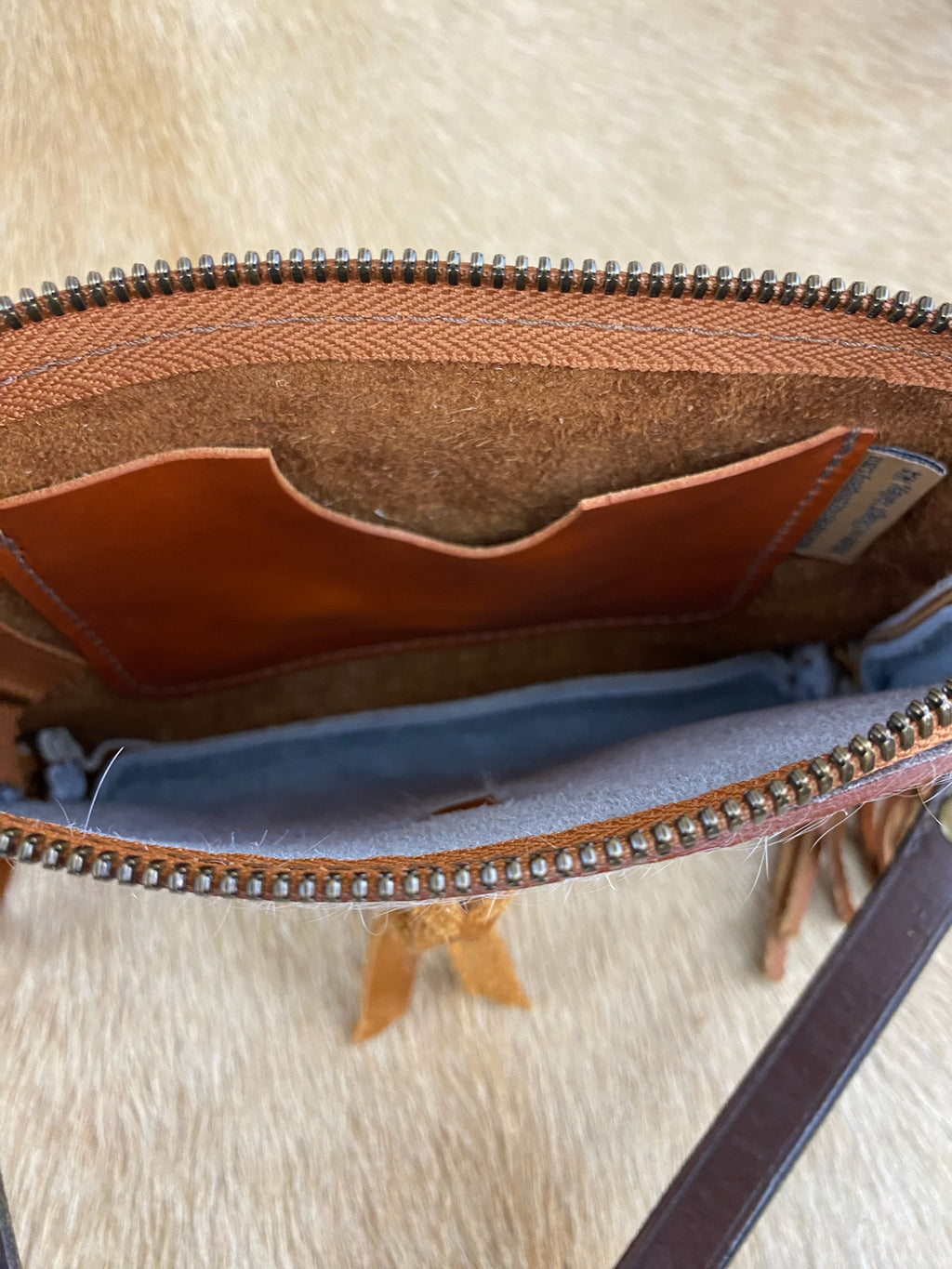 9 Hands Crossbody w/fringe & conchos 001