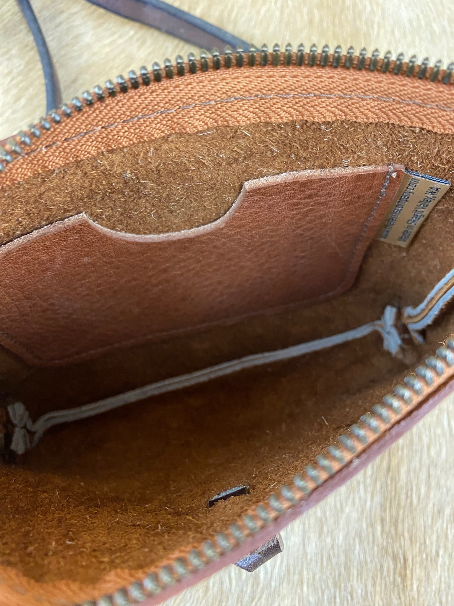 9 Hands Crossbody w/fringe & conchos 004