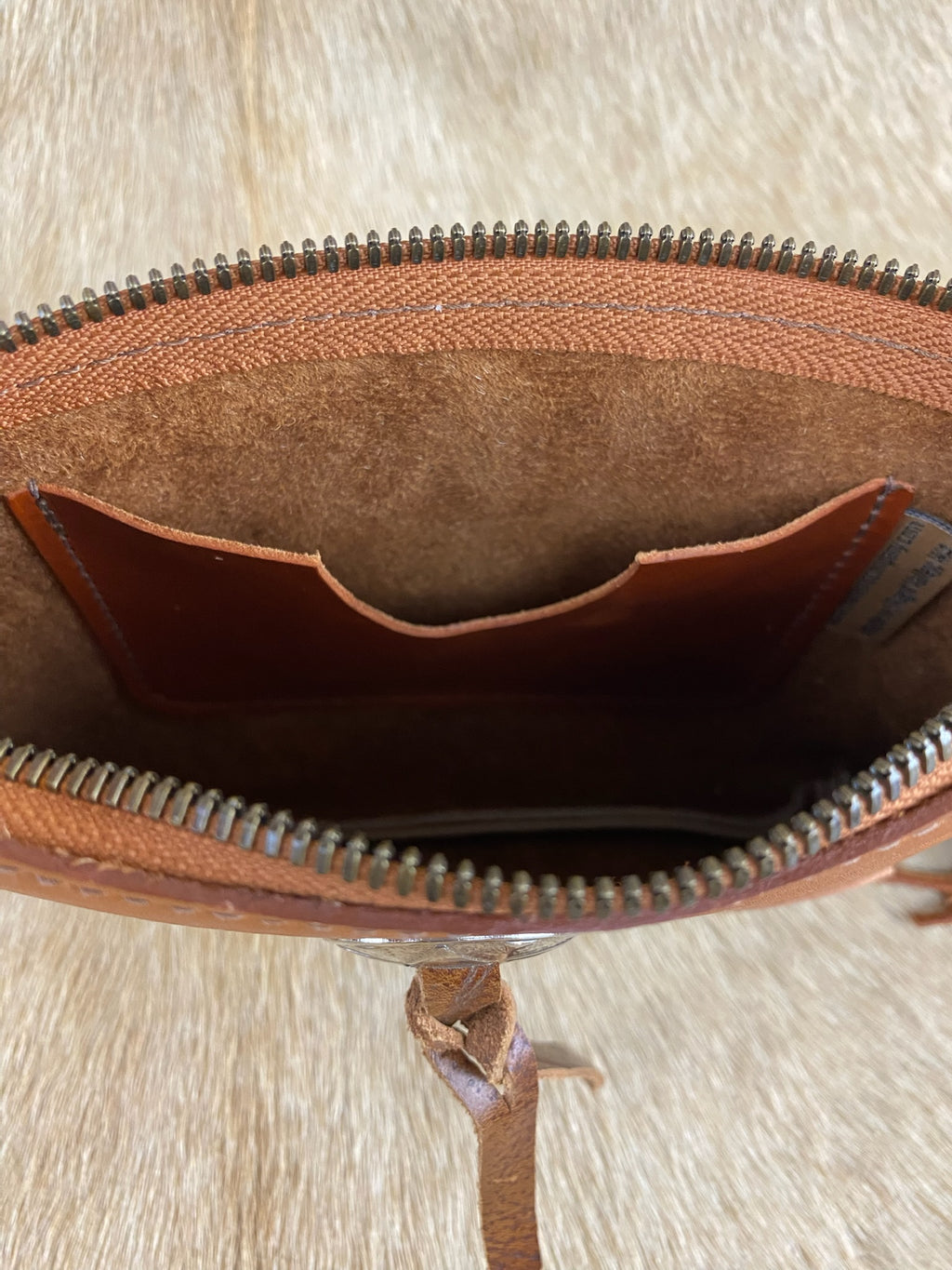 9 Hands Crossbody w/fringe & conchos 003