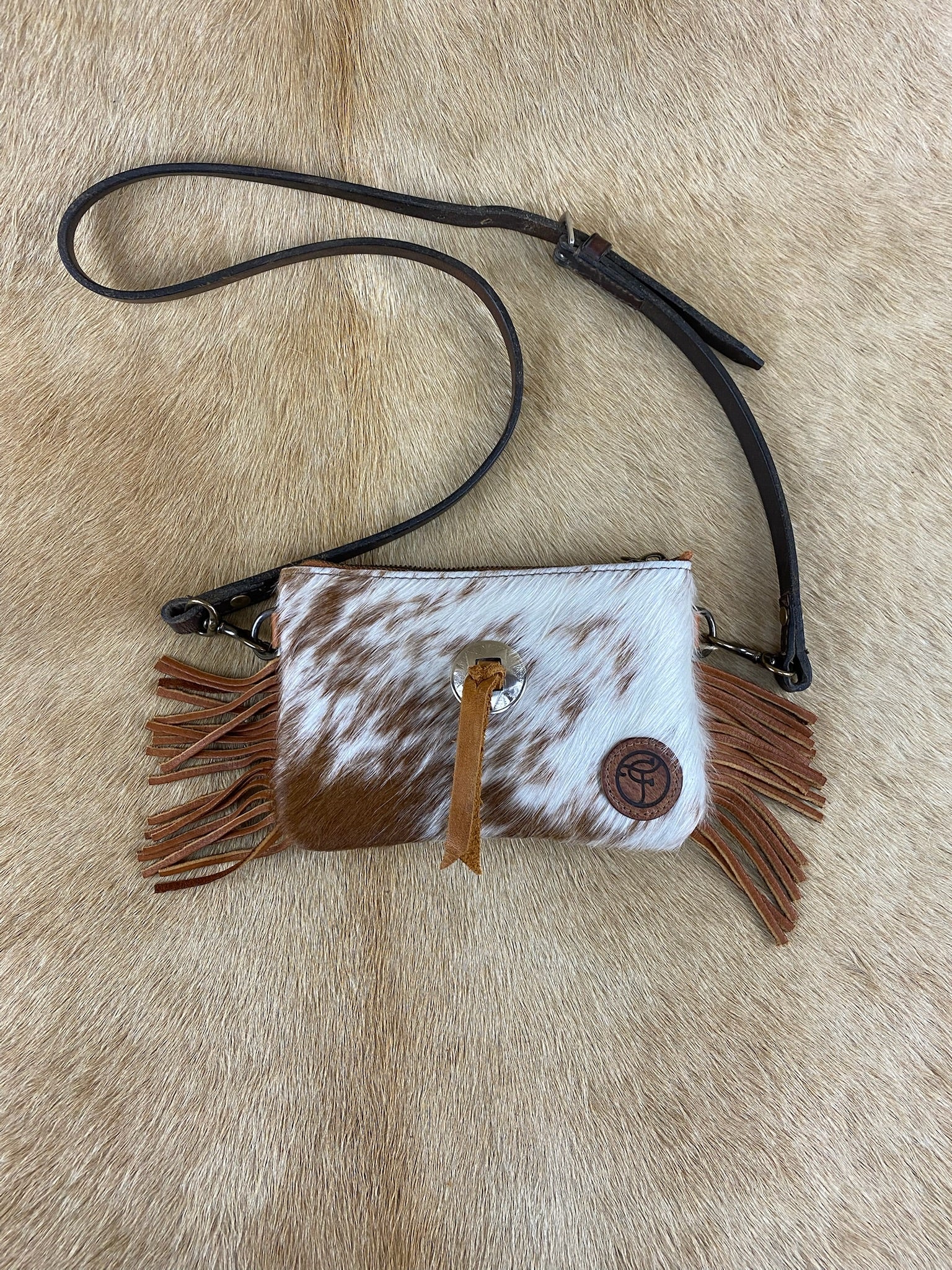 9 Hands Crossbody w/fringe & conchos 001