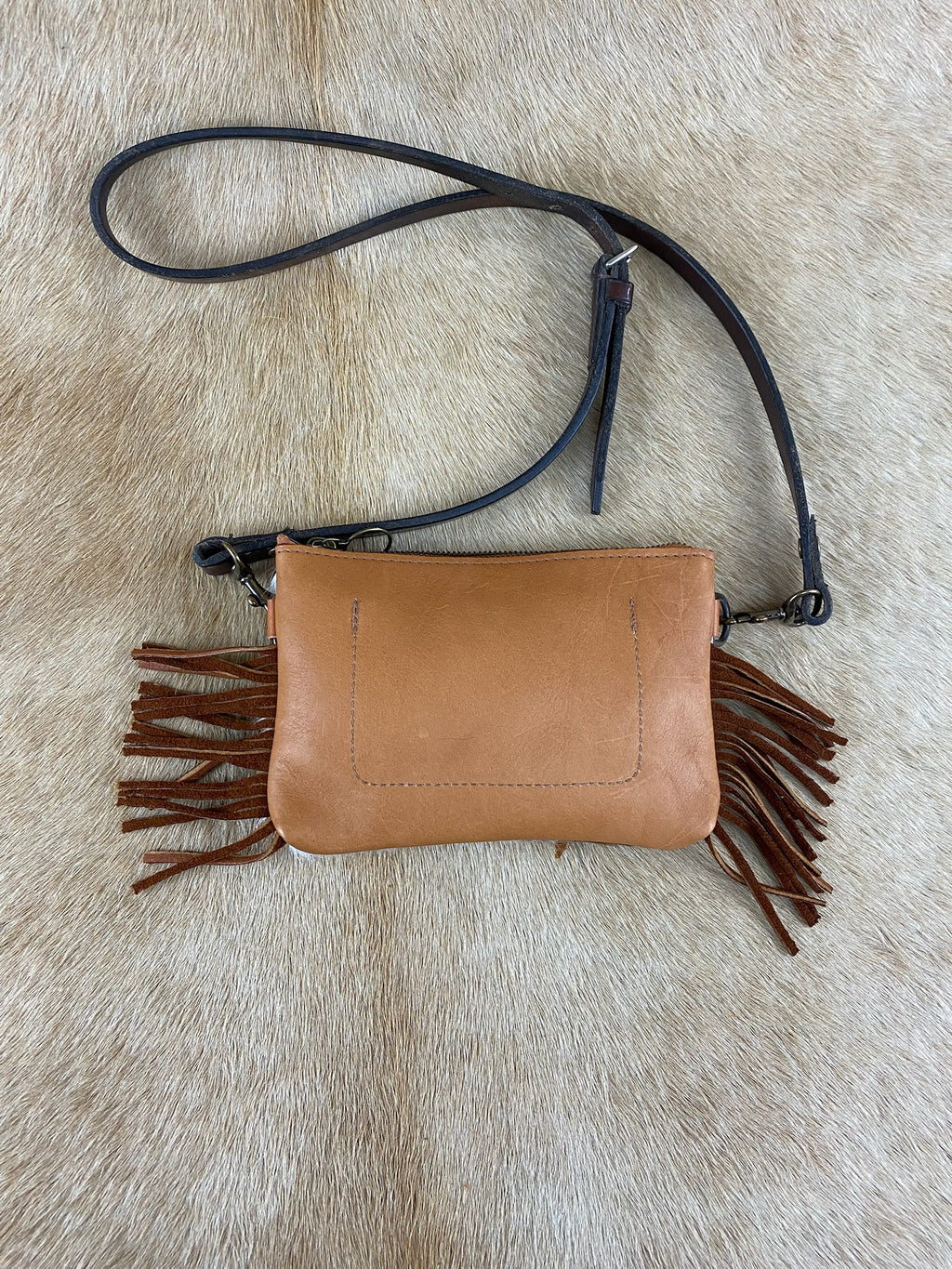 9 Hands Crossbody w/fringe & conchos 001