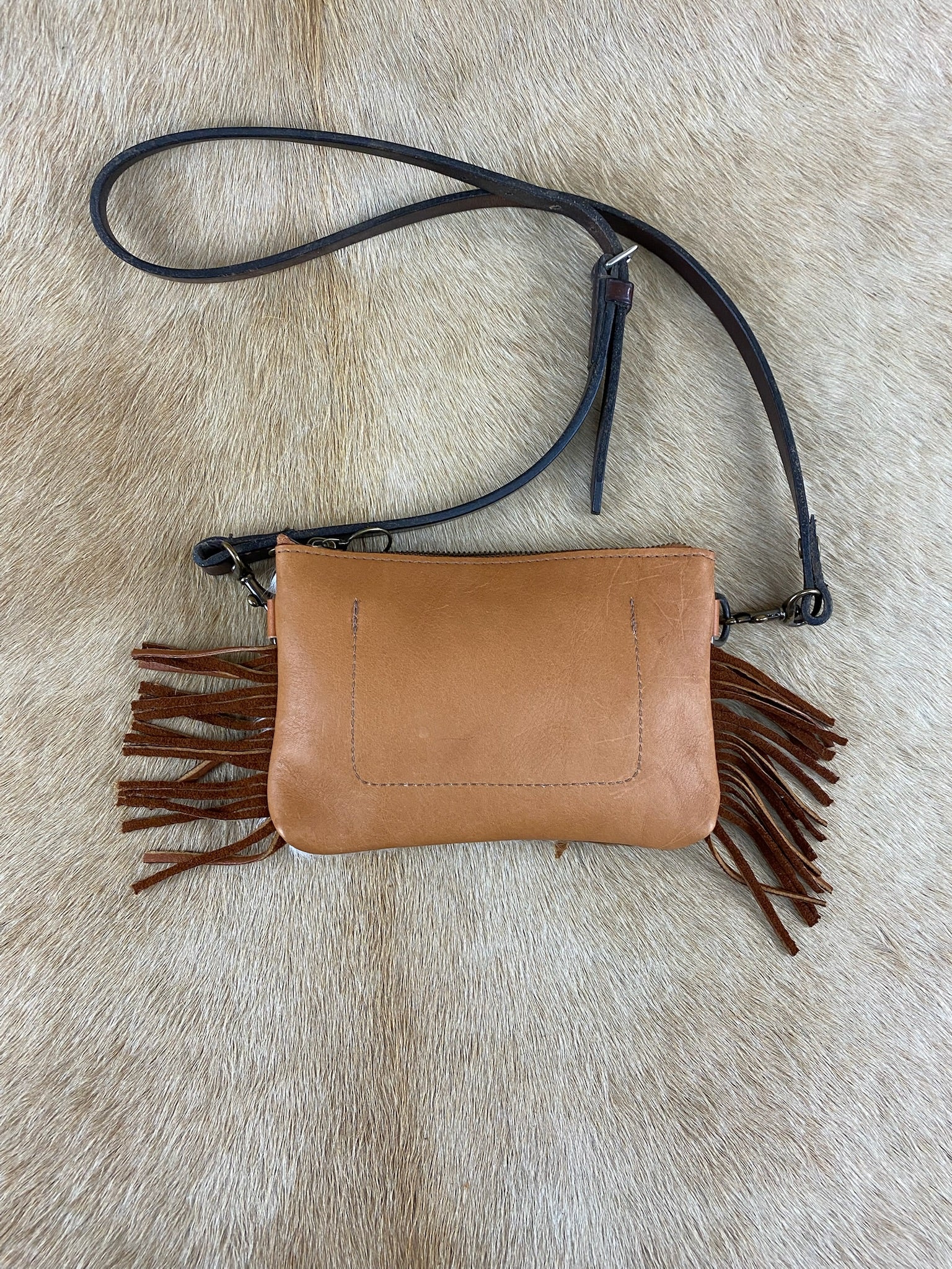 9 Hands Crossbody w/fringe & conchos 001