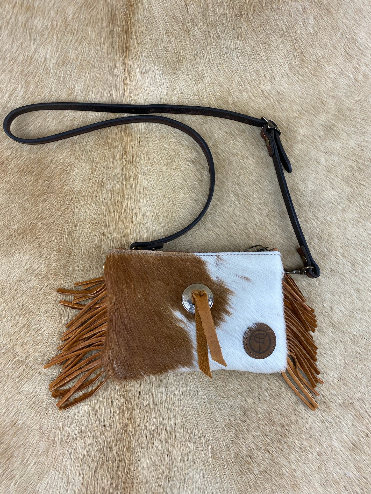 9 Hands Crossbody w/fringe & conchos 002