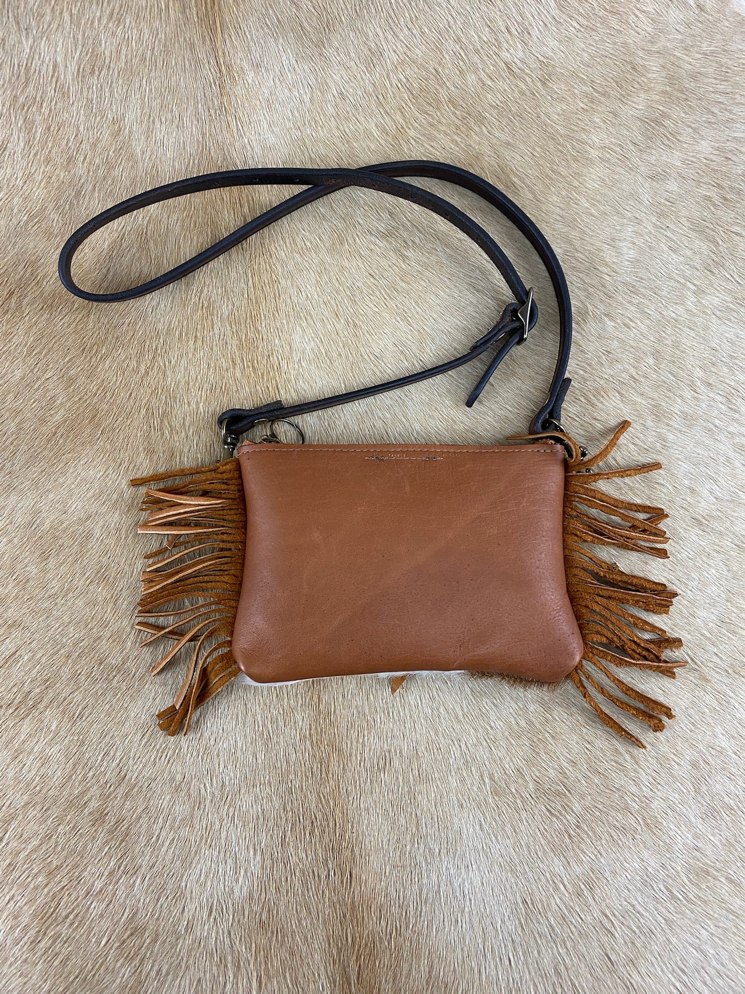9 Hands Crossbody w/fringe & conchos 002