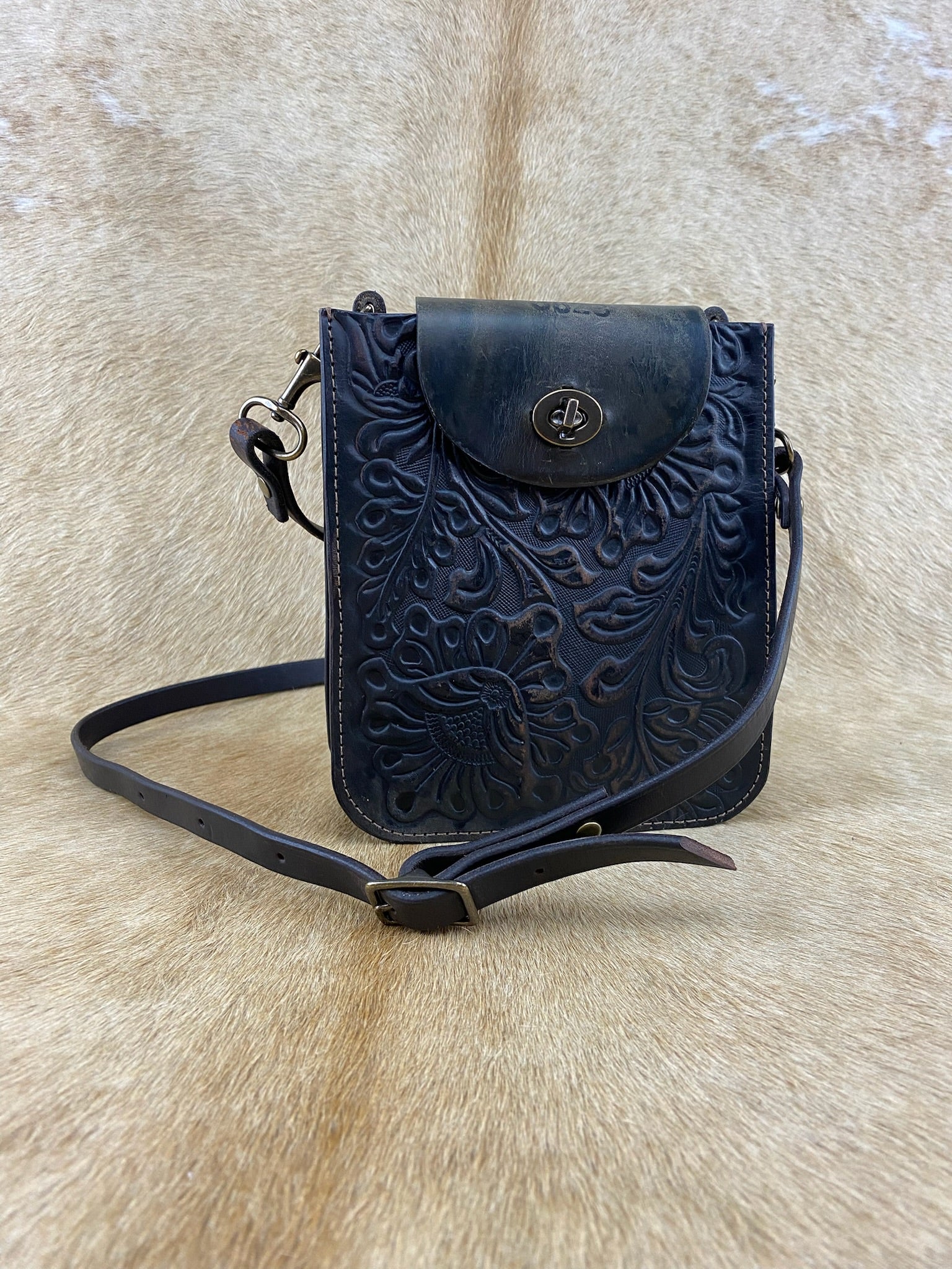 Scamper Crossbody 006