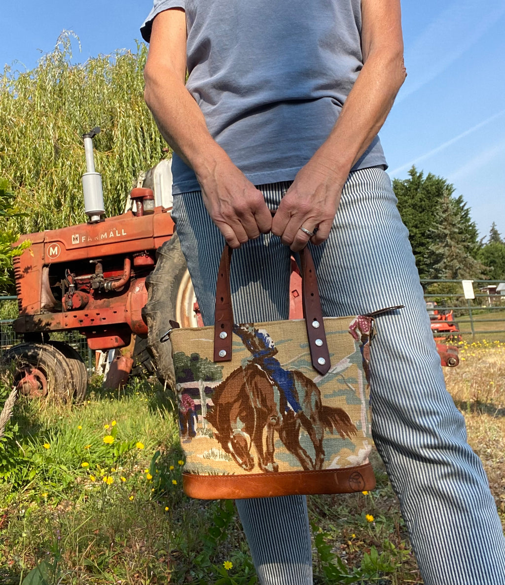 Tariat Tote 001